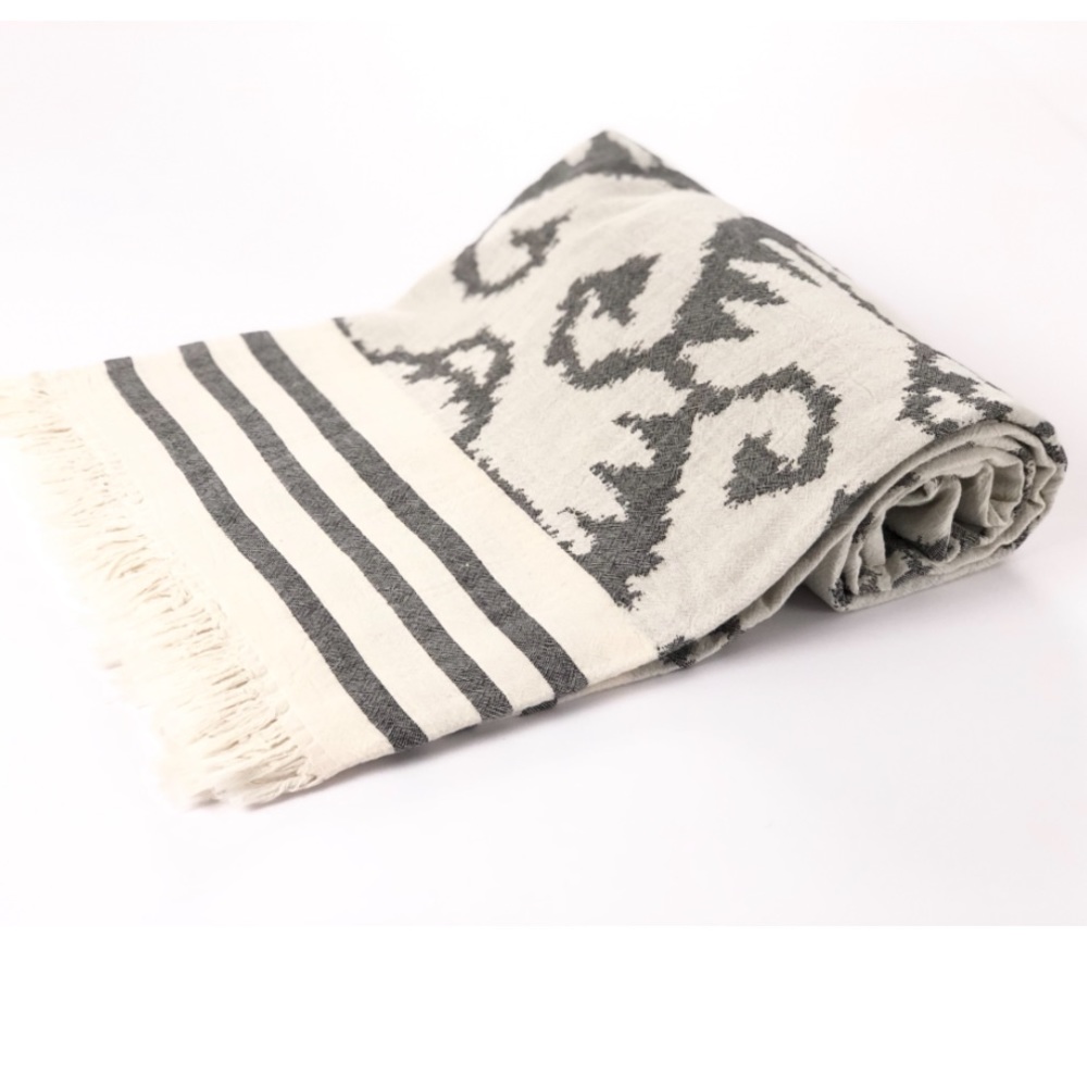 BLACK SALINA THROWS